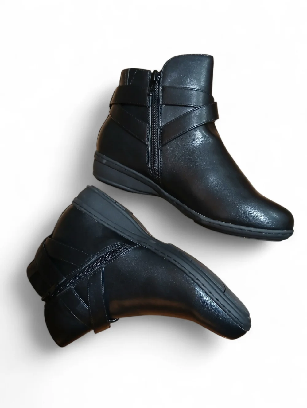 NEW-Comfortview Women's Size 7.5 Black Ankle Boot with Crossover Strap